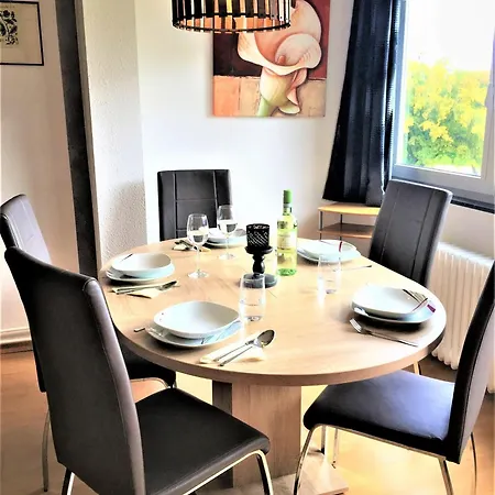 - Haus H, App 0h0208 *